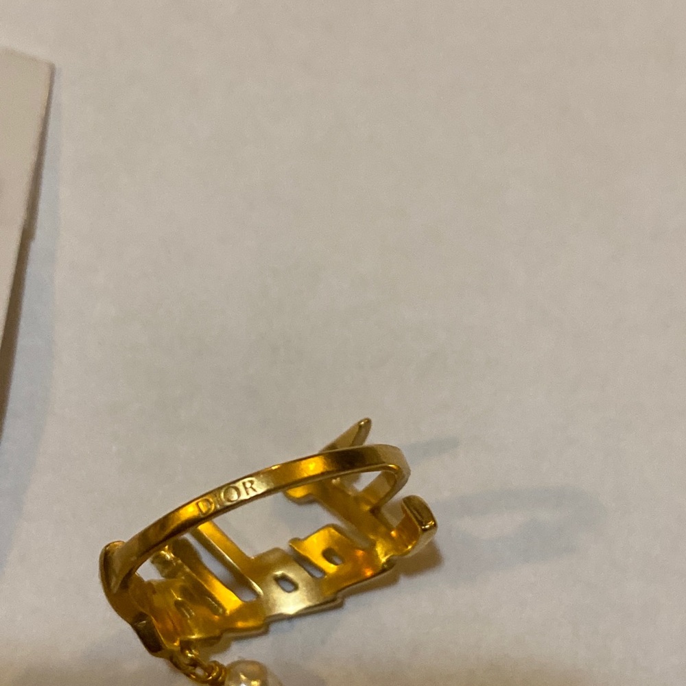 Dior J'ADIOR RING Gold-Finish Metal with a White Resin Pearl and a White Crystal - Picture 8 of 13